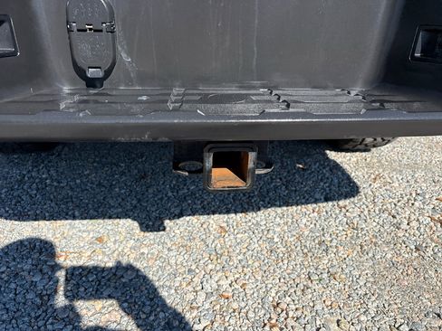 Used 2022 Nissan Frontier SV image 19