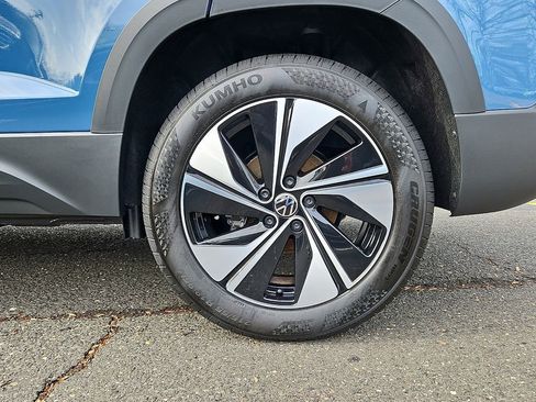 New 2026 Volkswagen Taos SE image 7