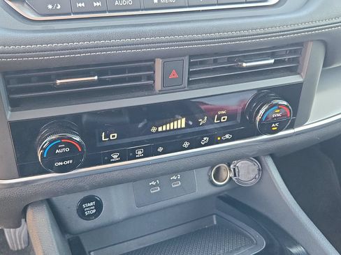 Certified 2025 Nissan Rogue SV FWD image 21