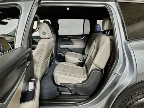 Certified 2026 GMC Acadia Elevation w/ Elevation Premium Package FWD image 23