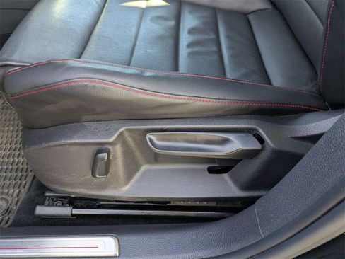 Used 2017 Volkswagen GTI SE image 14