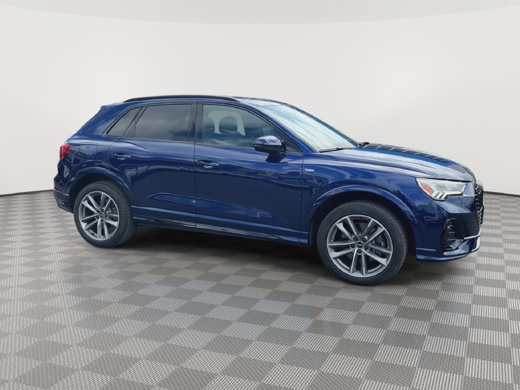 Used 2023 Audi Q3 2.0T Premium Plus AWD/4WD image 2