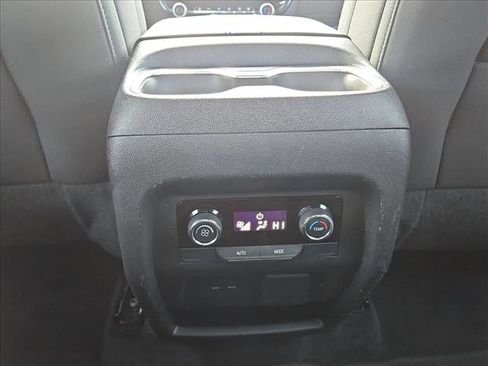 Used 2024 Chevrolet Traverse LT image 17