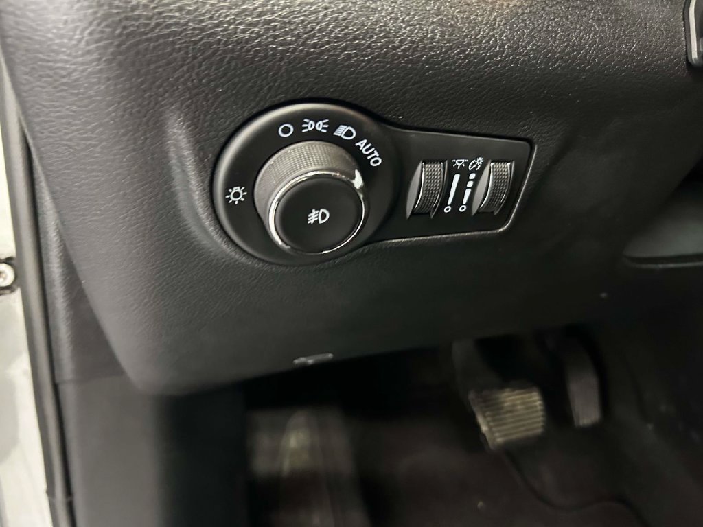 Used 2025 Jeep Compass Limited AWD/4WD image 18