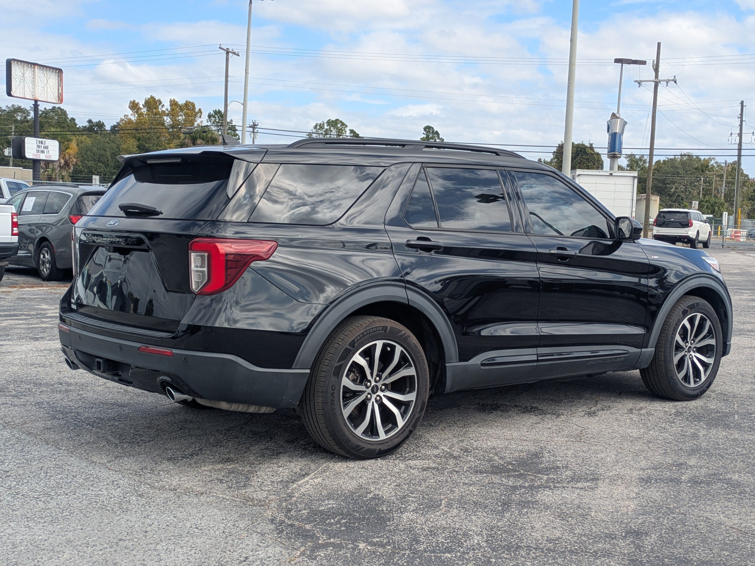 Used 2022 Ford Explorer ST-Line w/ Class IV Trailer Tow Package RWD image 4