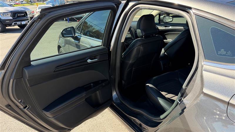 Used 2018 Ford Fusion SE w/ Equipment Group 201A FWD image 40