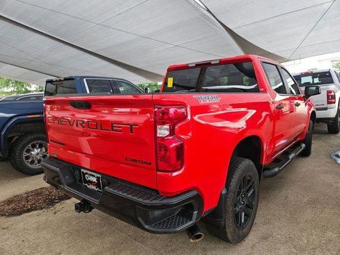 Used 2025 Chevrolet Silverado 1500 Custom Trail Boss w/ Turbomax Blackout Package AWD/4WD image 4