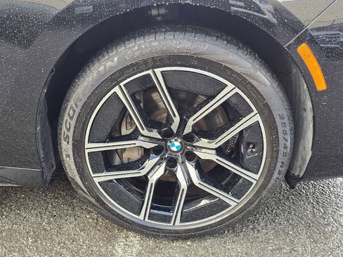Used 2024 BMW 740i image 9