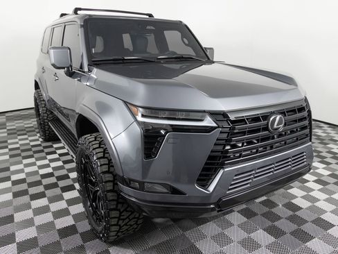 Used 2025 Lexus GX 550 image 10