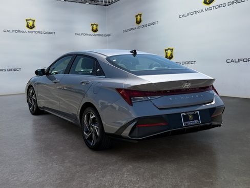 Used 2025 Hyundai Elantra SEL FWD image 3