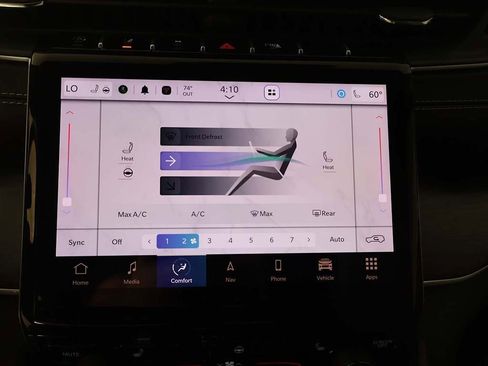 Used 2024 Jeep Grand Cherokee Limited image 45