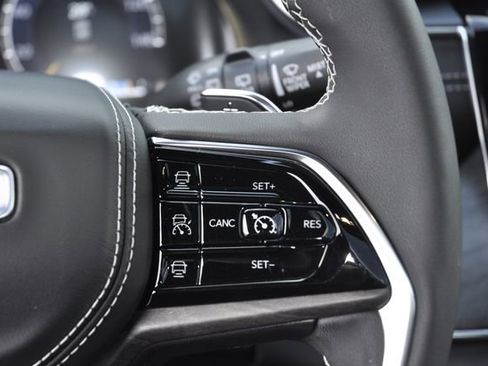 Used 2024 Jeep Grand Cherokee Overland w/ Luxury Tech Group IV image 25