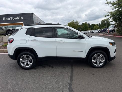 Used 2024 Jeep Compass Latitude AWD/4WD image 8