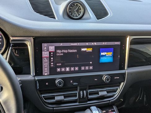 Certified 2026 Porsche Macan image 19