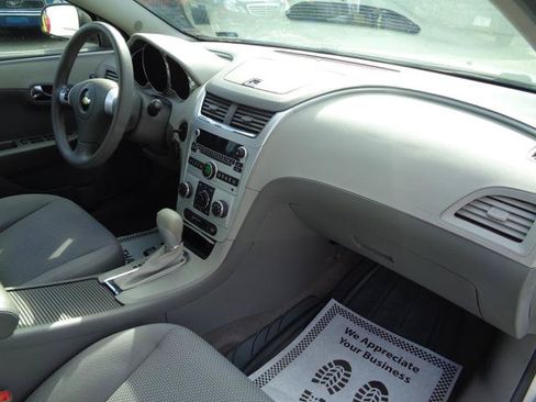 Used 2010 Chevrolet Malibu LS FWD image 14
