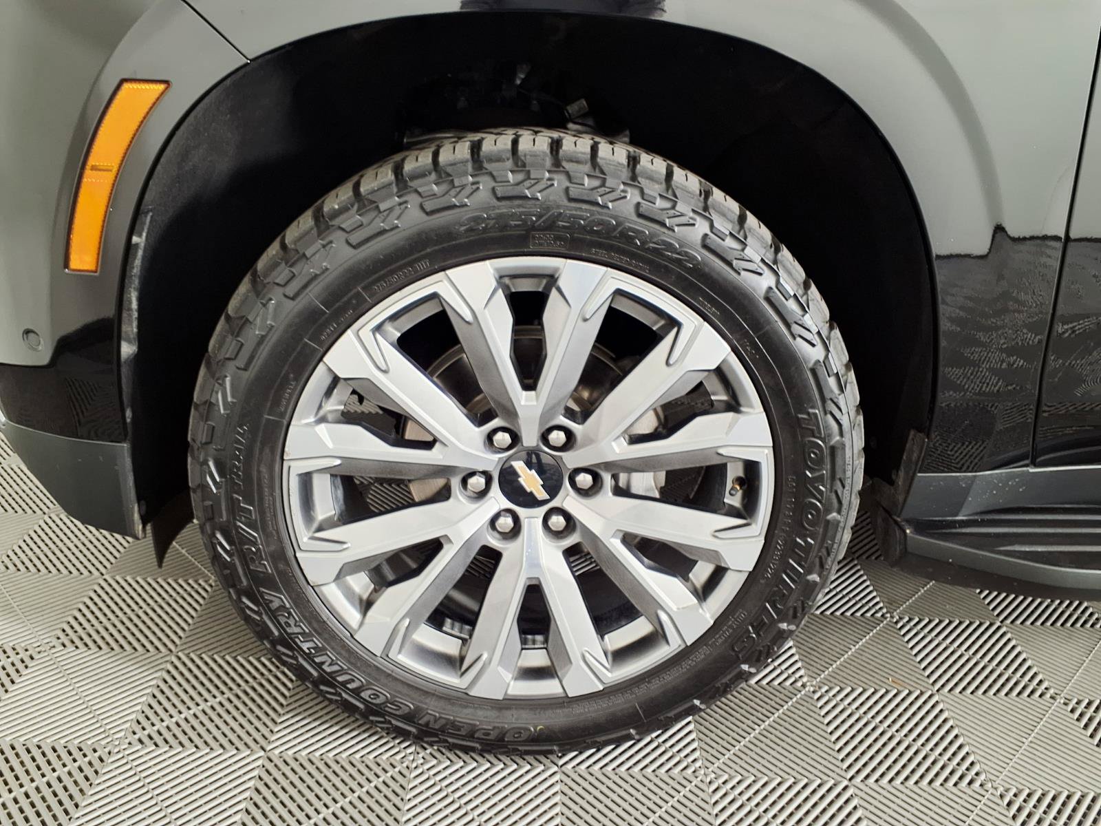 Used 2025 Chevrolet Suburban High Country AWD/4WD image 7