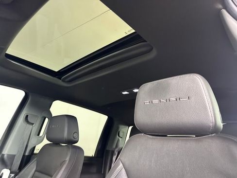 Used 2021 GMC Sierra 2500 Denali w/ Denali Ultimate Package image 12