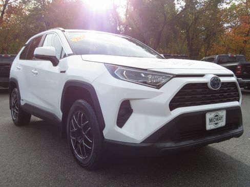 Used 2021 Toyota RAV4 XLE image 4