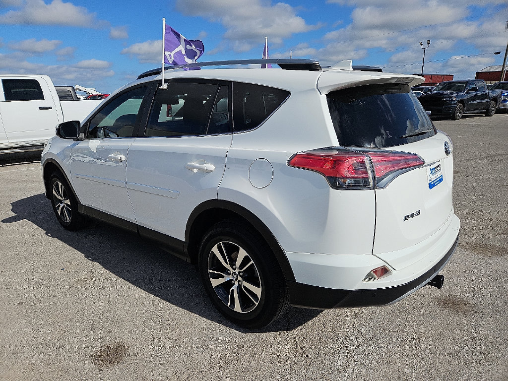 Used 2017 Toyota RAV4 XLE FWD image 4