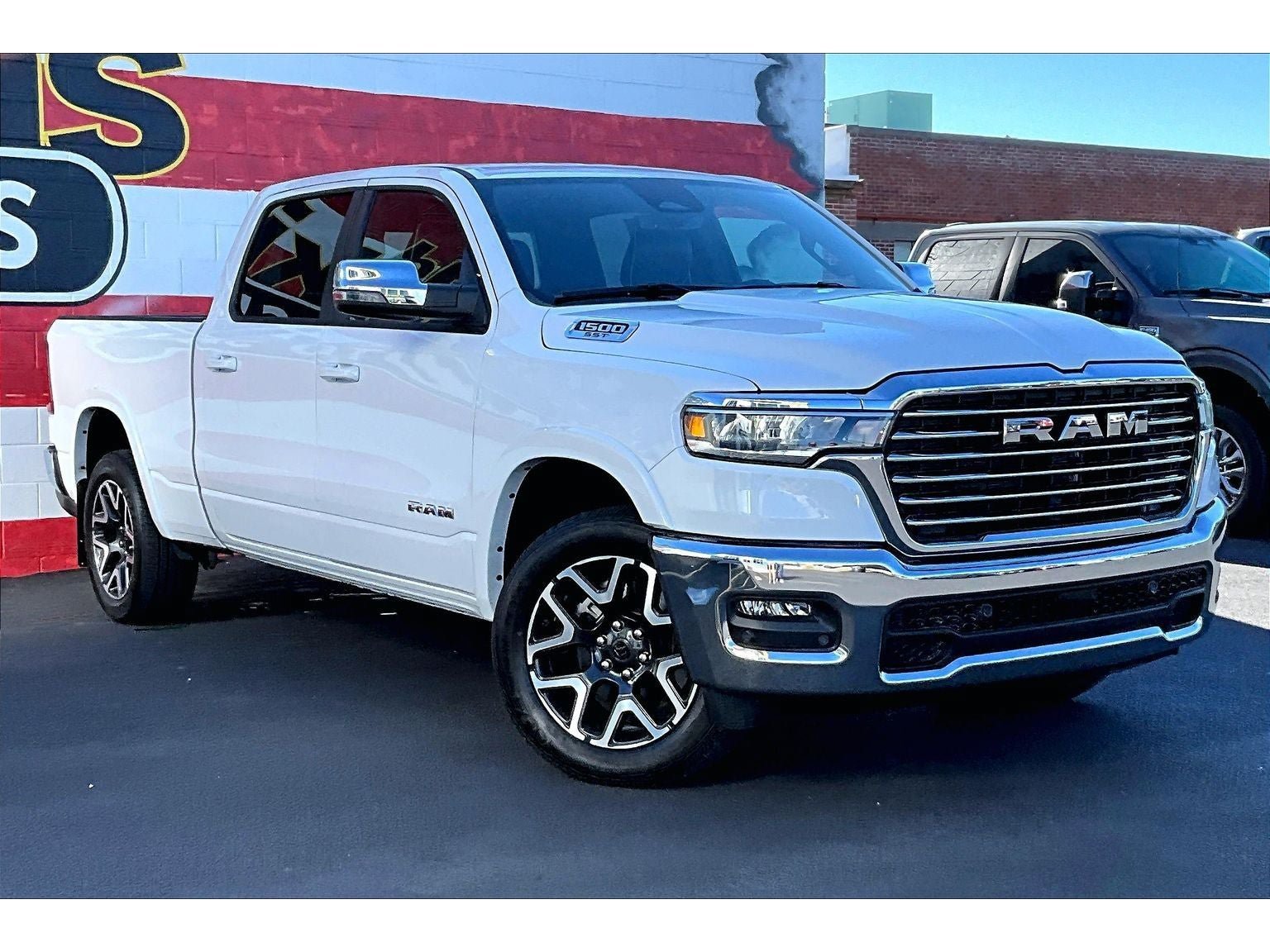 Used 2025 RAM 1500 Laramie AWD/4WD image 12