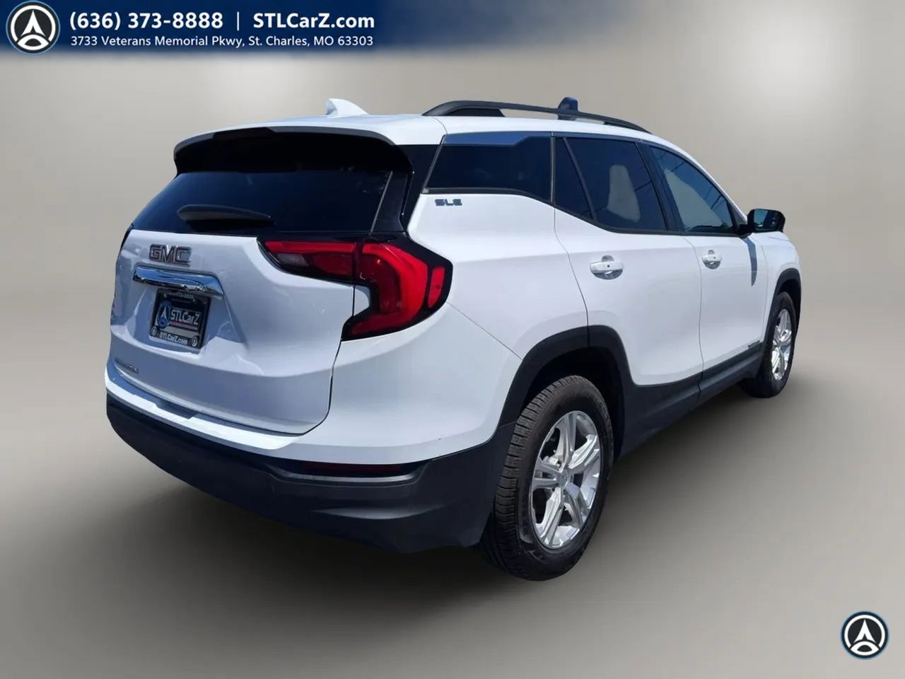 Used 2018 GMC Terrain SLE w/ Driver Convenience Package FWD image 3