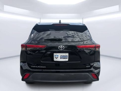 Used 2020 Toyota Highlander XLE FWD image 4