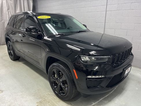 Used 2023 Jeep Grand Cherokee Limited w/ Black Appearance Package image 5