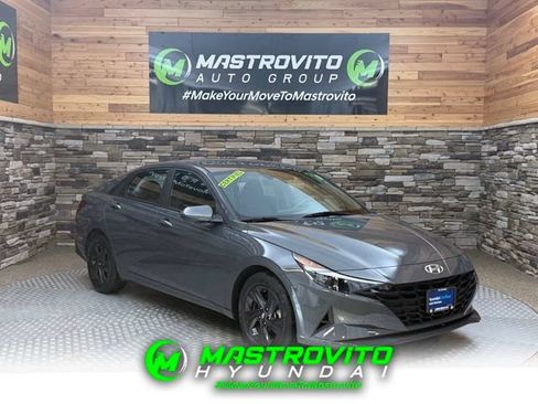 Used 2023 Hyundai Elantra SEL w/ Preferred Accessory Package FWD image 1
