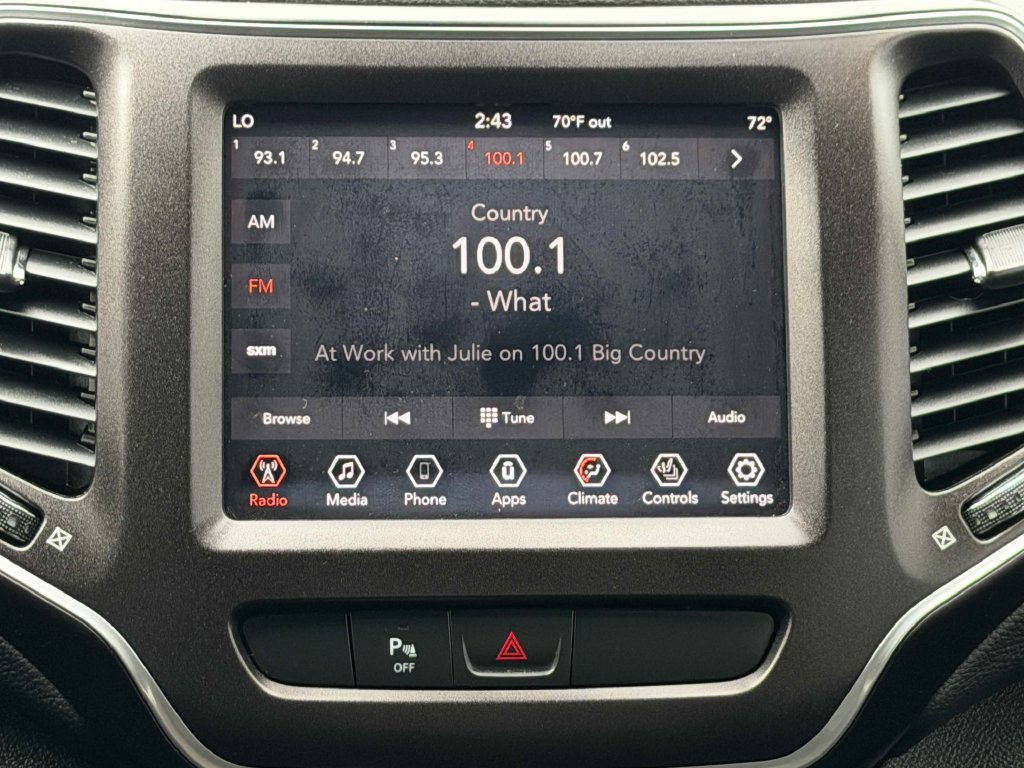 Used 2019 Jeep Cherokee Trailhawk w/ Cold Weather Group AWD/4WD image 31