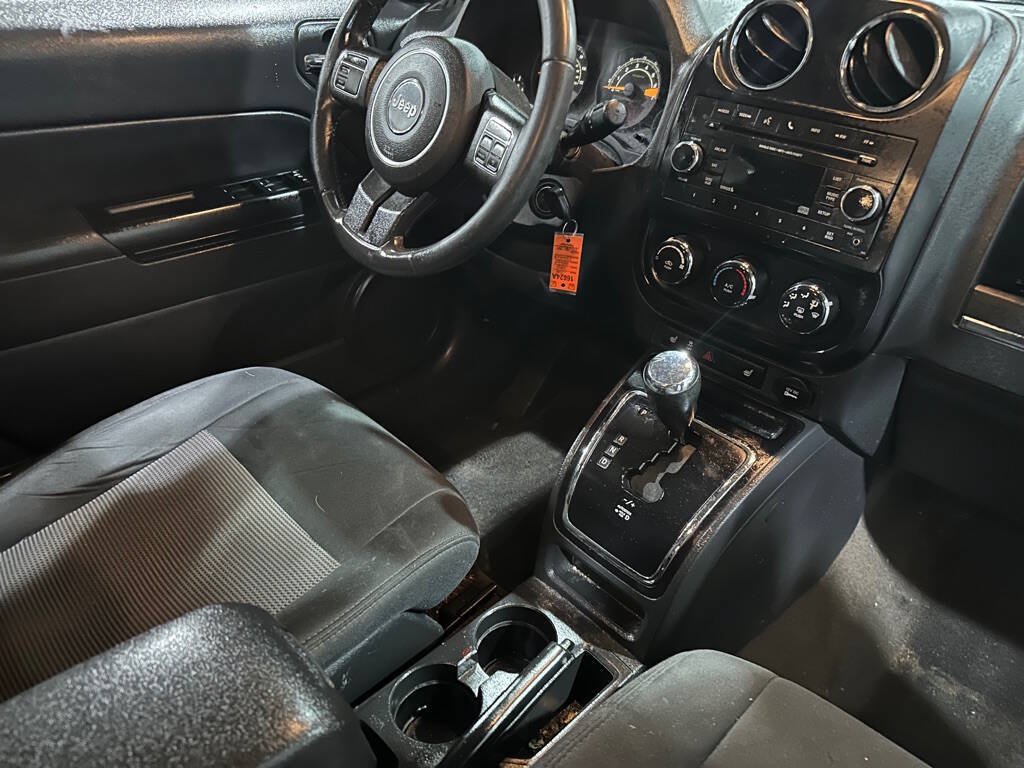 Used 2014 Jeep Patriot Latitude AWD/4WD image 6