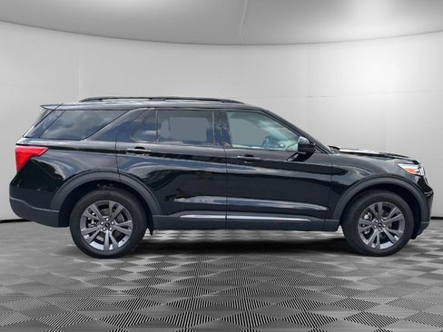 Used 2023 Ford Explorer XLT w/ Equipment Group 202A AWD/4WD image 6