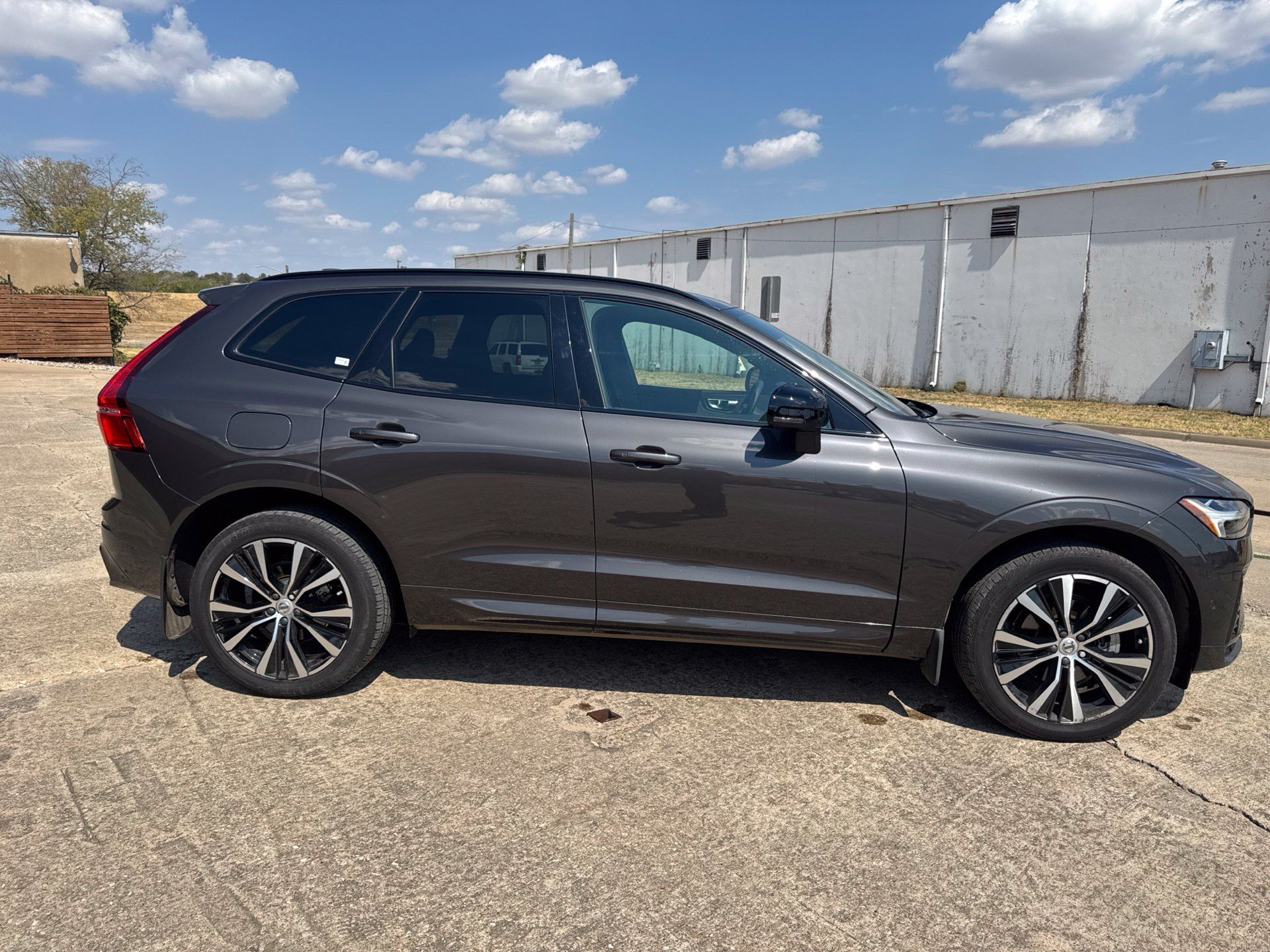 Used 2024 Volvo XC60 B5 Plus w/ Protection Package Premier AWD/4WD image 5