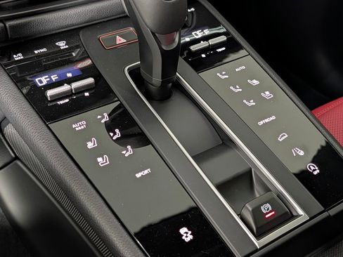 New 2026 Porsche Macan image 34