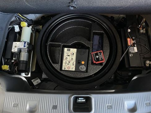 Used 2009 Mercedes-Benz SL 550 w/ Premium I Pkg image 19