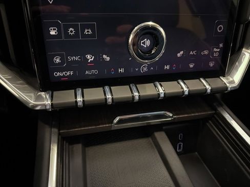 Used 2025 GMC Acadia Denali w/ LPO, Cargo Package image 29