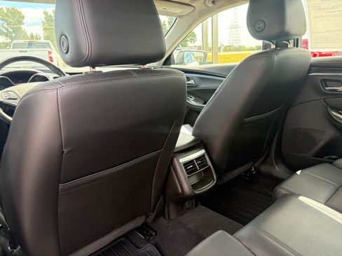 Used 2018 Chevrolet Impala LT FWD image 31