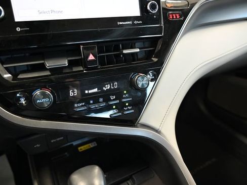 Used 2023 Toyota Camry SE w/ Cold Weather Package FWD image 17