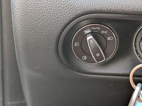 Used 2018 Porsche Macan image 34