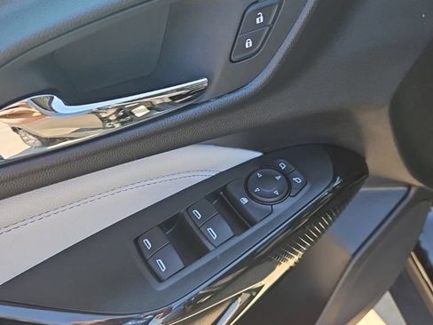 Used 2025 Chevrolet Trax LT FWD image 17