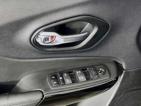 Used 2023 Jeep Cherokee Altitude Lux AWD/4WD image 19