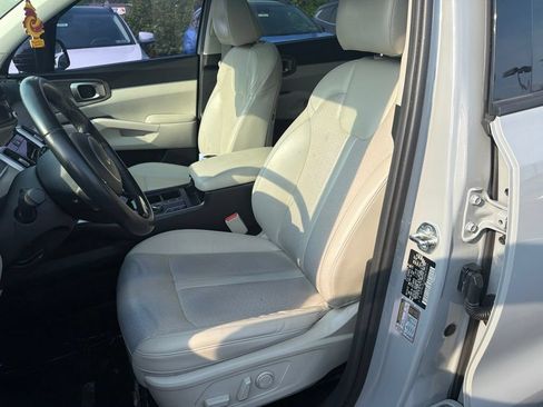 Certified 2023 Kia Sorento S w/ Panoramic Sunroof Package AWD/4WD image 16