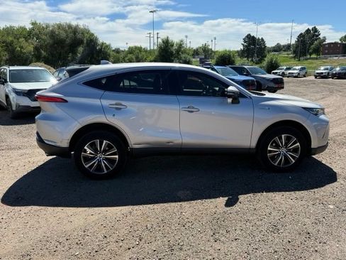 Used 2021 Toyota Venza LE w/ Carpet Mat Package (TMS) AWD/4WD image 7