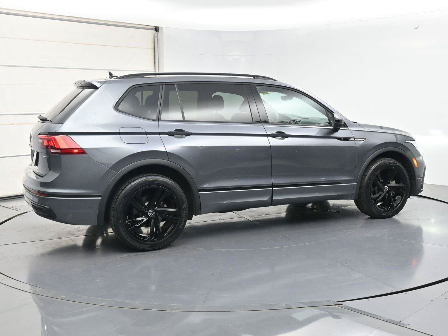 Certified 2023 Volkswagen Tiguan SE R-Line AWD/4WD image 26