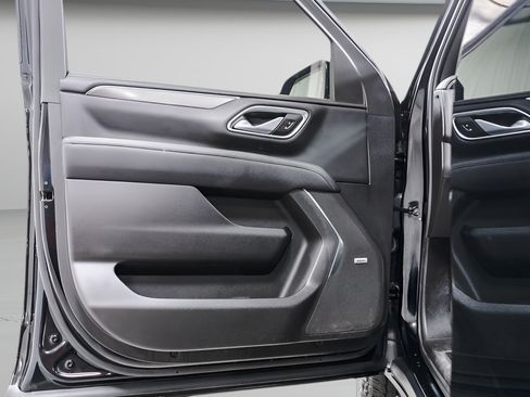 Used 2024 GMC Yukon AT4 w/ AT4 Premium Package AWD/4WD image 21