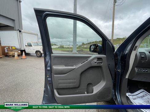 Used 2019 Nissan Frontier PRO-4X image 11