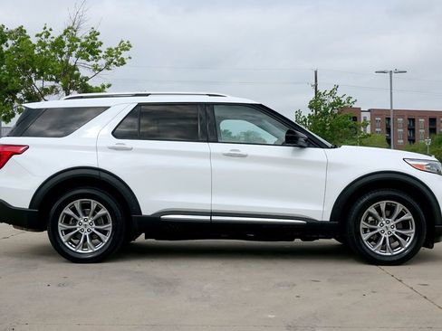 Used 2022 Ford Explorer Limited image 15