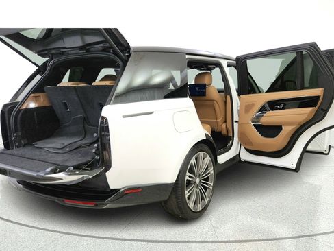 Used 2025 Land Rover Range Rover Long Wheelbase SE AWD/4WD image 14