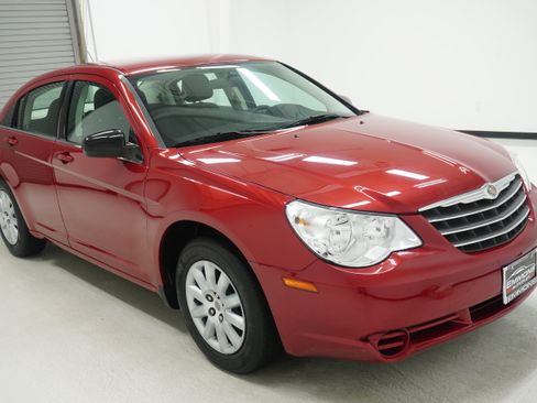 Used 2010 Chrysler Sebring Touring FWD image 3