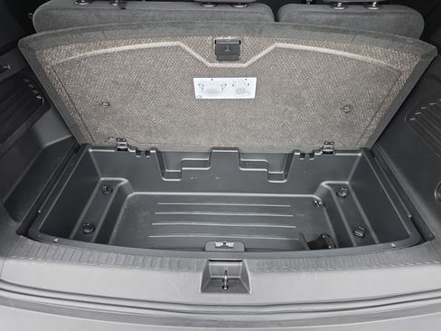 Used 2025 Chevrolet Traverse LT image 38