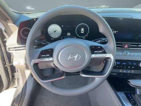 Used 2024 Hyundai Elantra SEL image 16
